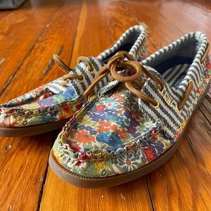 Limited edition floral Sperry’s